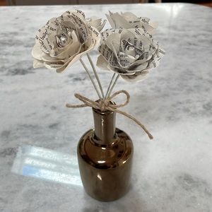 🎉 3/$20 Bud Vase with Handmade Rosettes